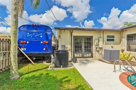 421 SW 64th Way Pembroke Pines FL 33023