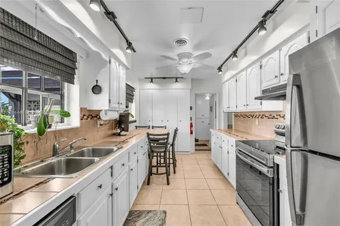 421 SW 64th Way Pembroke Pines FL 33023