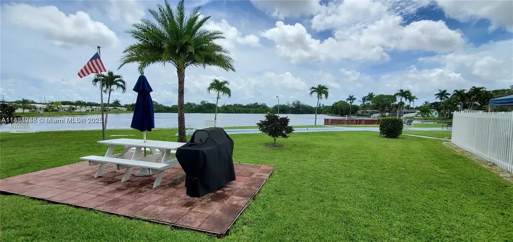 2300 Park Lane Hollywood FL 33021