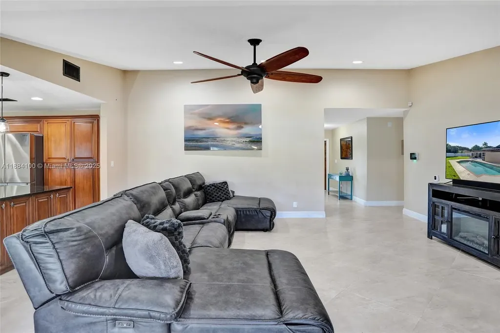 10419 NW 1st Place Coral Springs FL 33071