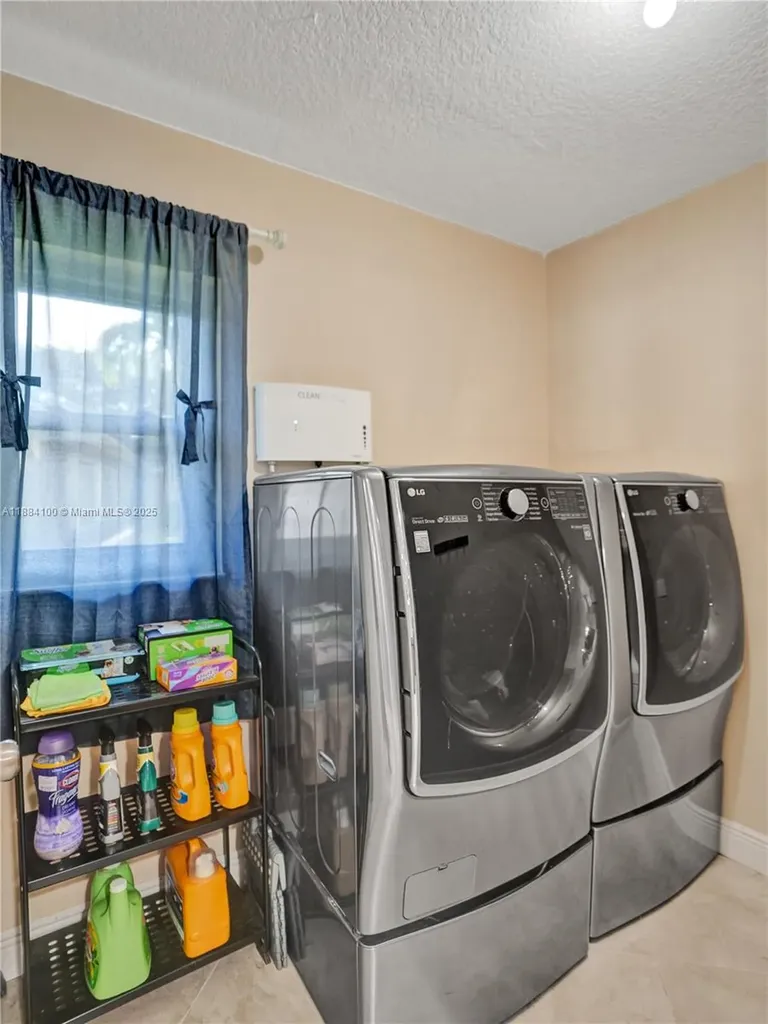 10419 NW 1st Place Coral Springs FL 33071