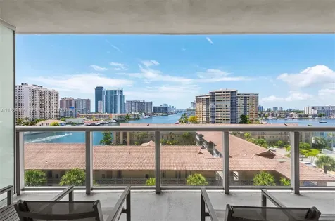 Hallandale Beach FL 33009