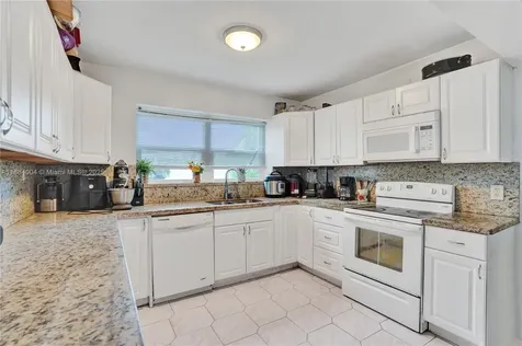 320 N 71st Avenue Hollywood FL 33024