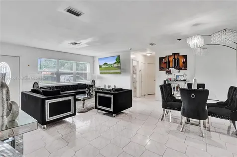 320 N 71st Avenue Hollywood FL 33024