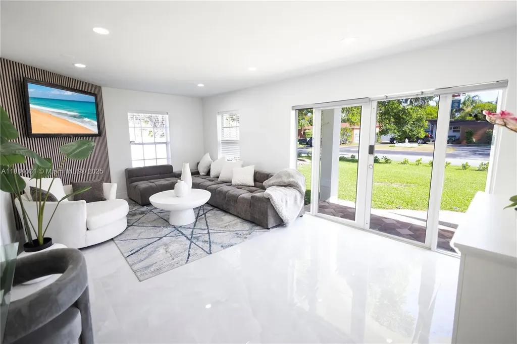 1435 Grant Street Hollywood FL 33020