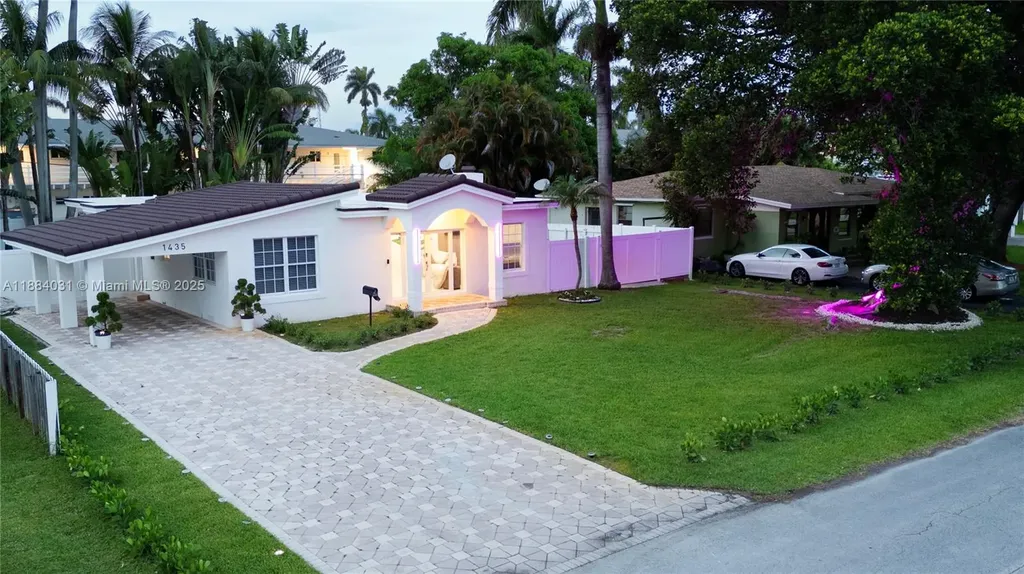 1435 Grant Street Hollywood FL 33020