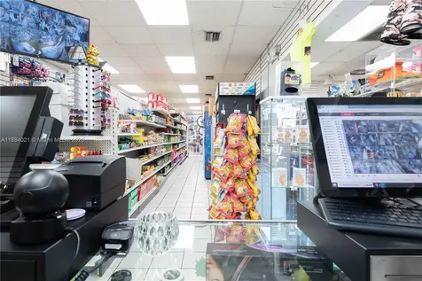 1428-1430 W 49th Street Hialeah FL 33012
