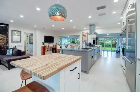 1190 Robin Avenue Miami Springs FL 33166