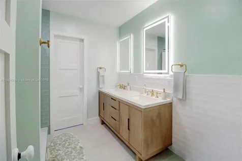 1190 Robin Avenue Miami Springs FL 33166