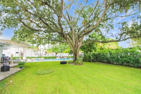1190 Robin Avenue Miami Springs FL 33166