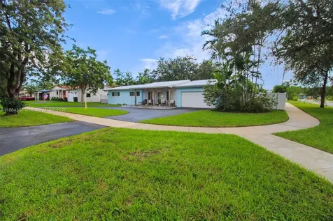 1190 Robin Avenue Miami Springs FL 33166