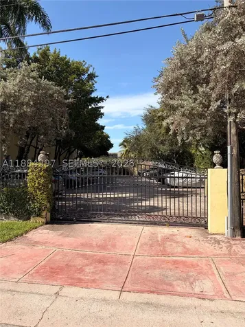 4812 Pine Tree Drive Miami Beach FL 33140