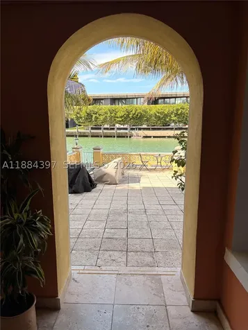 4812 Pine Tree Drive Miami Beach FL 33140