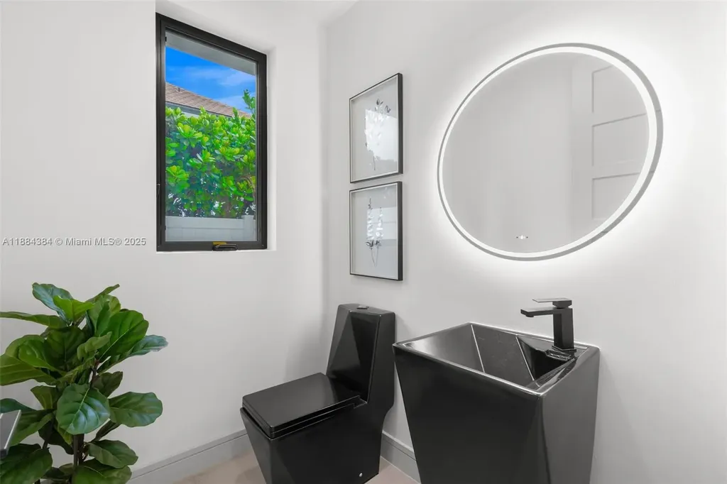 702 NW 5th Avenue Delray Beach FL 33444