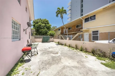 212 NW 7th Avenue Miami FL 33128