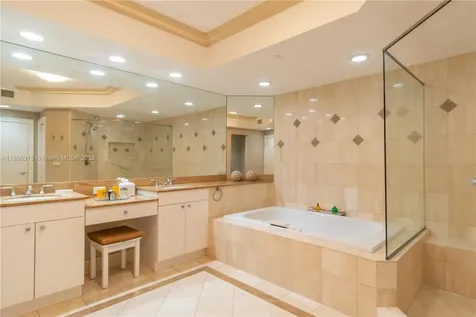 21050 Point Place Aventura FL 33180