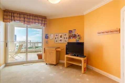 21050 Point Place Aventura FL 33180