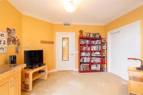 21050 Point Place Aventura FL 33180