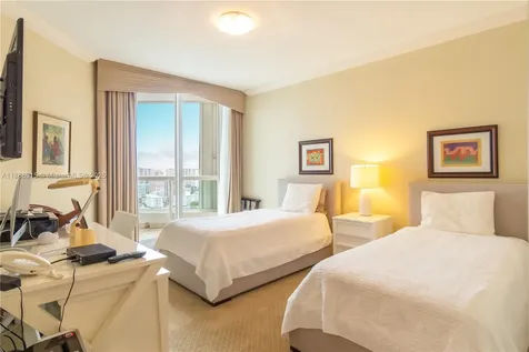 21050 Point Place Aventura FL 33180