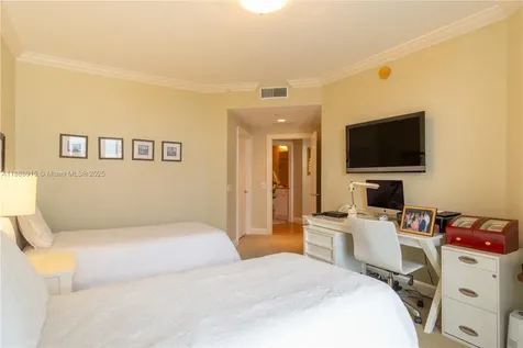 21050 Point Place Aventura FL 33180