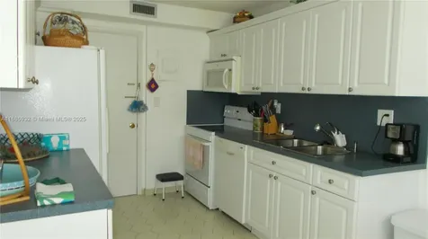 3161 S Ocean Drive Hallandale Beach FL 33009