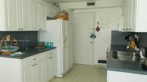 3161 S Ocean Drive Hallandale Beach FL 33009