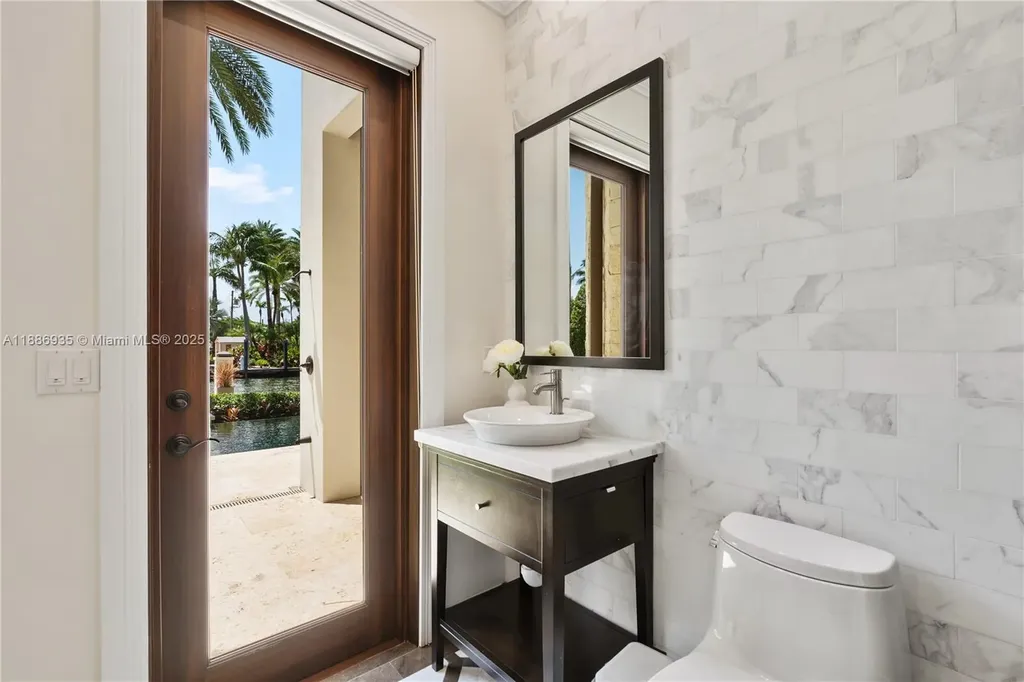 821 Solar Isle Drive Fort Lauderdale FL 33301