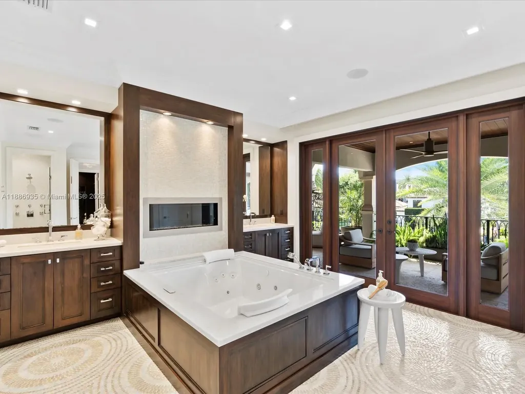 821 Solar Isle Drive Fort Lauderdale FL 33301