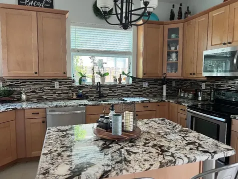 18247 NW 88th Place Hialeah FL 33018