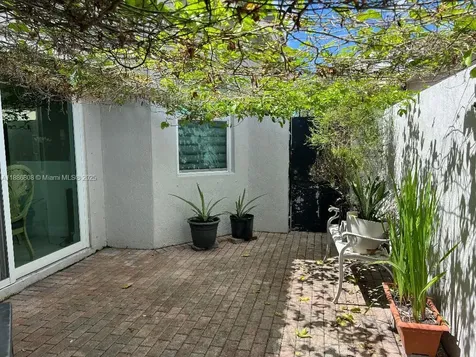 18247 NW 88th Place Hialeah FL 33018