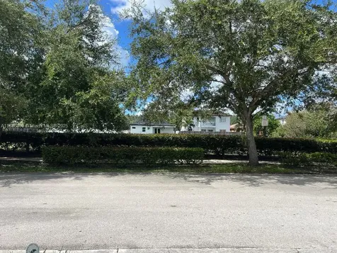 18247 NW 88th Place Hialeah FL 33018