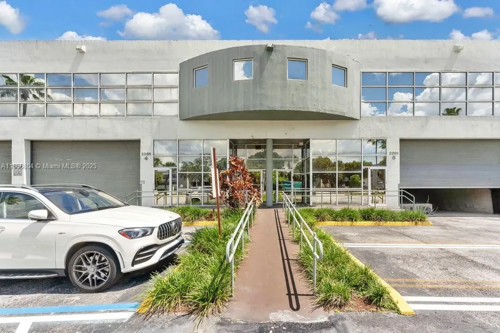 2201 NW 102nd Place Doral FL 33172
