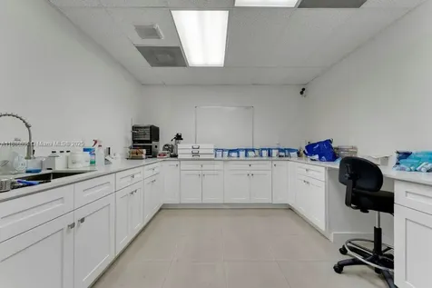 2201 NW 102nd Place Doral FL 33172