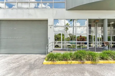 2201 NW 102nd Place Doral FL 33172