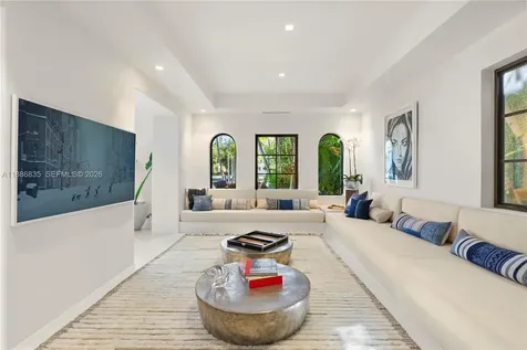 6065 Pine Tree Drive Miami Beach FL 33140