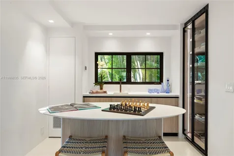 6065 Pine Tree Drive Miami Beach FL 33140
