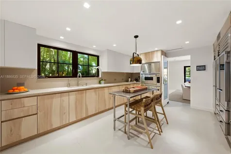 6065 Pine Tree Drive Miami Beach FL 33140