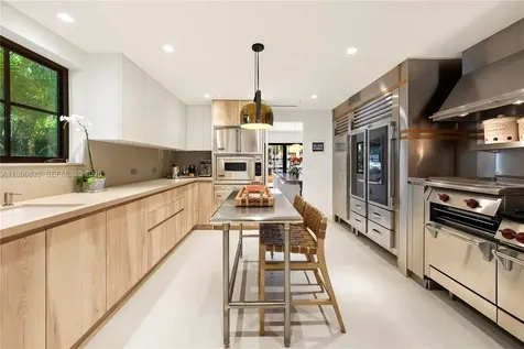 6065 Pine Tree Drive Miami Beach FL 33140