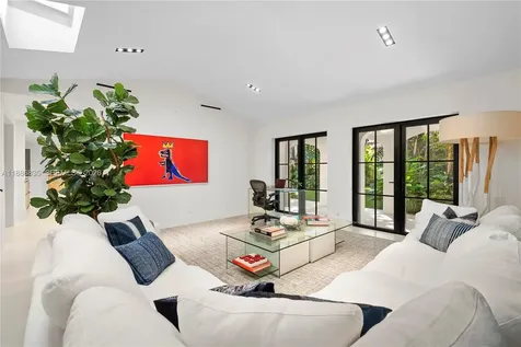 6065 Pine Tree Drive Miami Beach FL 33140