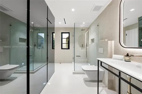 6065 Pine Tree Drive Miami Beach FL 33140
