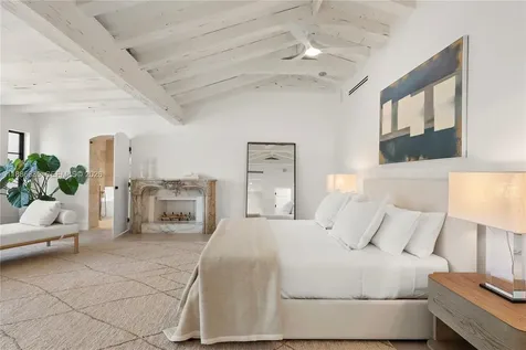6065 Pine Tree Drive Miami Beach FL 33140