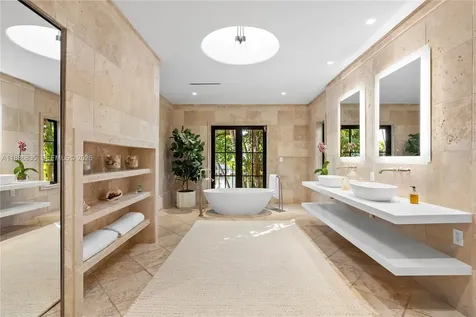 6065 Pine Tree Drive Miami Beach FL 33140