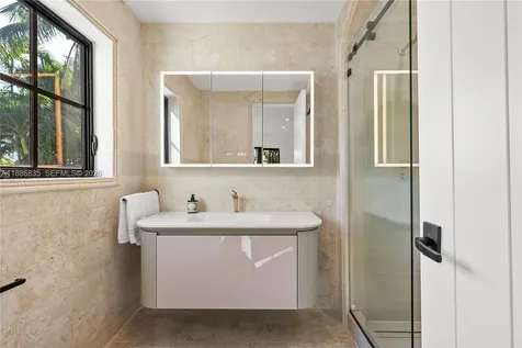 6065 Pine Tree Drive Miami Beach FL 33140