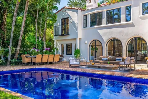 6065 Pine Tree Drive Miami Beach FL 33140