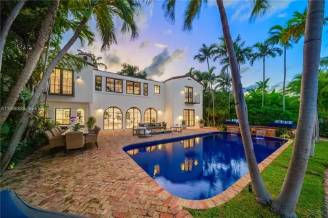 6065 Pine Tree Drive Miami Beach FL 33140