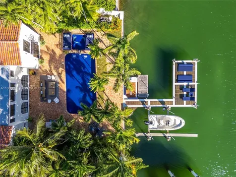6065 Pine Tree Drive Miami Beach FL 33140