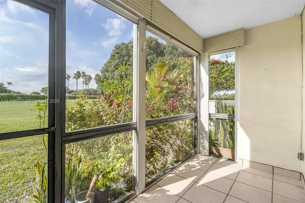 9820 S Hollybrook Lake Drive Pembroke Pines FL 33025