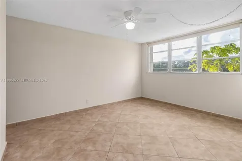 9820 S Hollybrook Lake Drive Pembroke Pines FL 33025