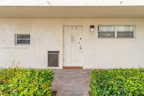 9820 S Hollybrook Lake Drive Pembroke Pines FL 33025