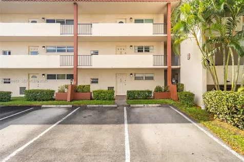 9820 S Hollybrook Lake Drive Pembroke Pines FL 33025